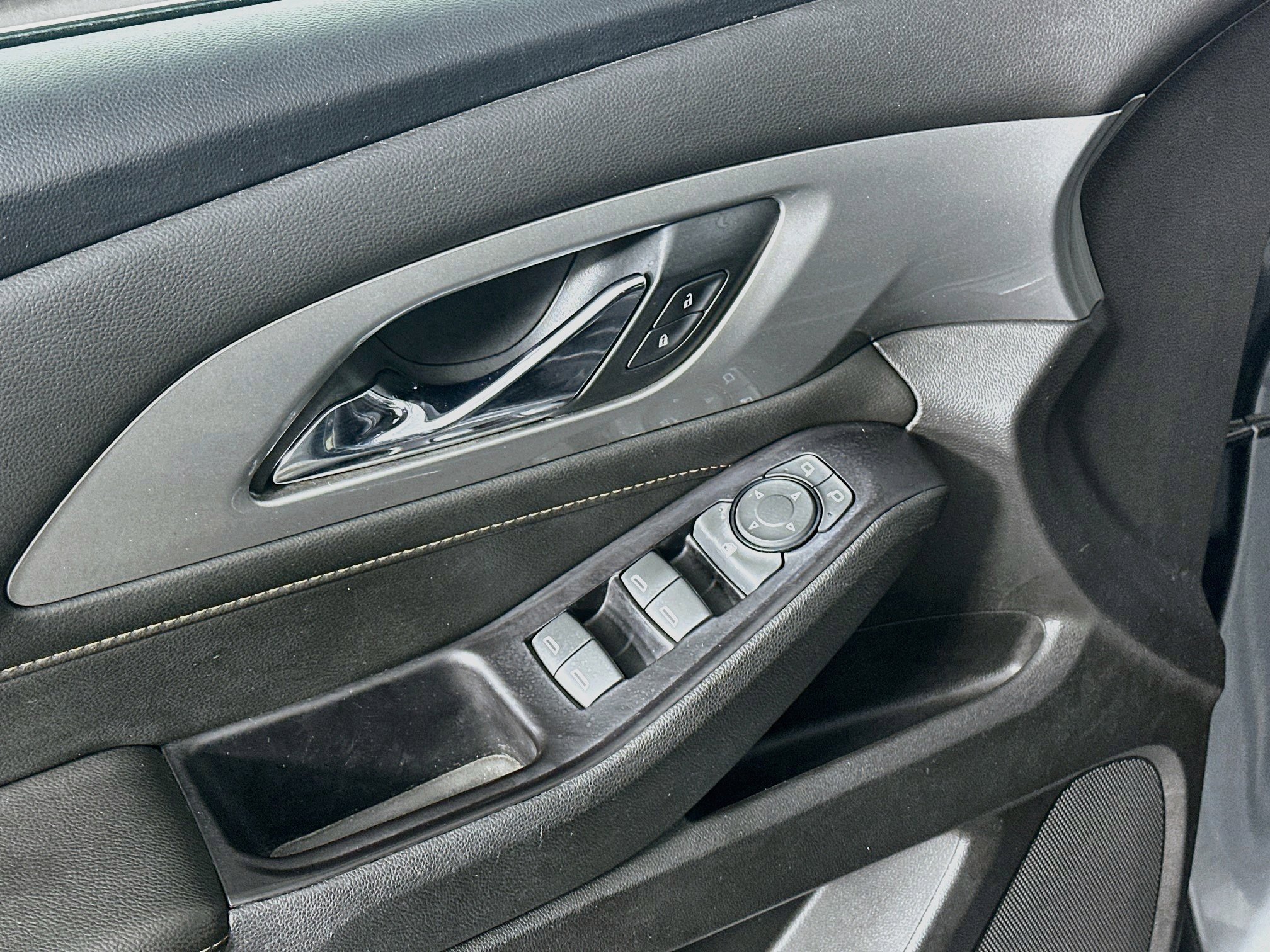 Used 2019 Chevrolet Traverse LS FWD image 15