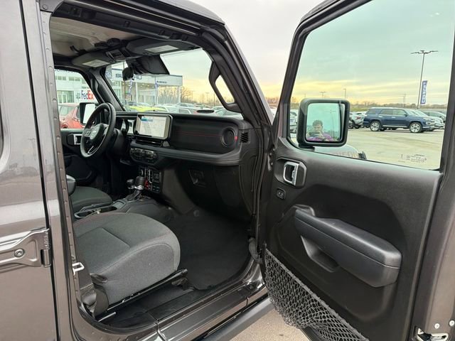 Used 2025 Jeep Wrangler Unlimited Rubicon AWD/4WD image 31