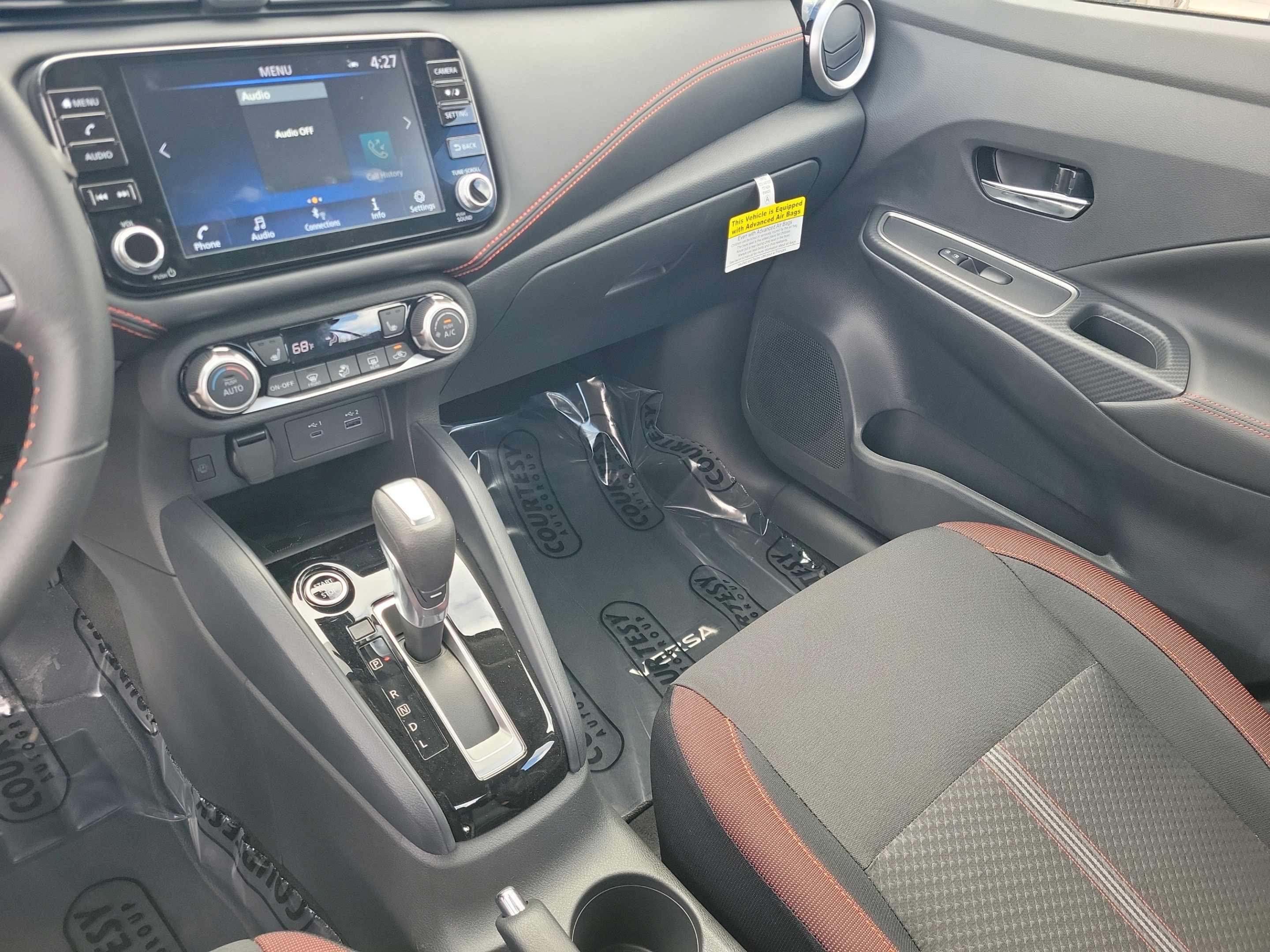 New 2025 Nissan Versa SR w/ Trunk Package FWD image 29