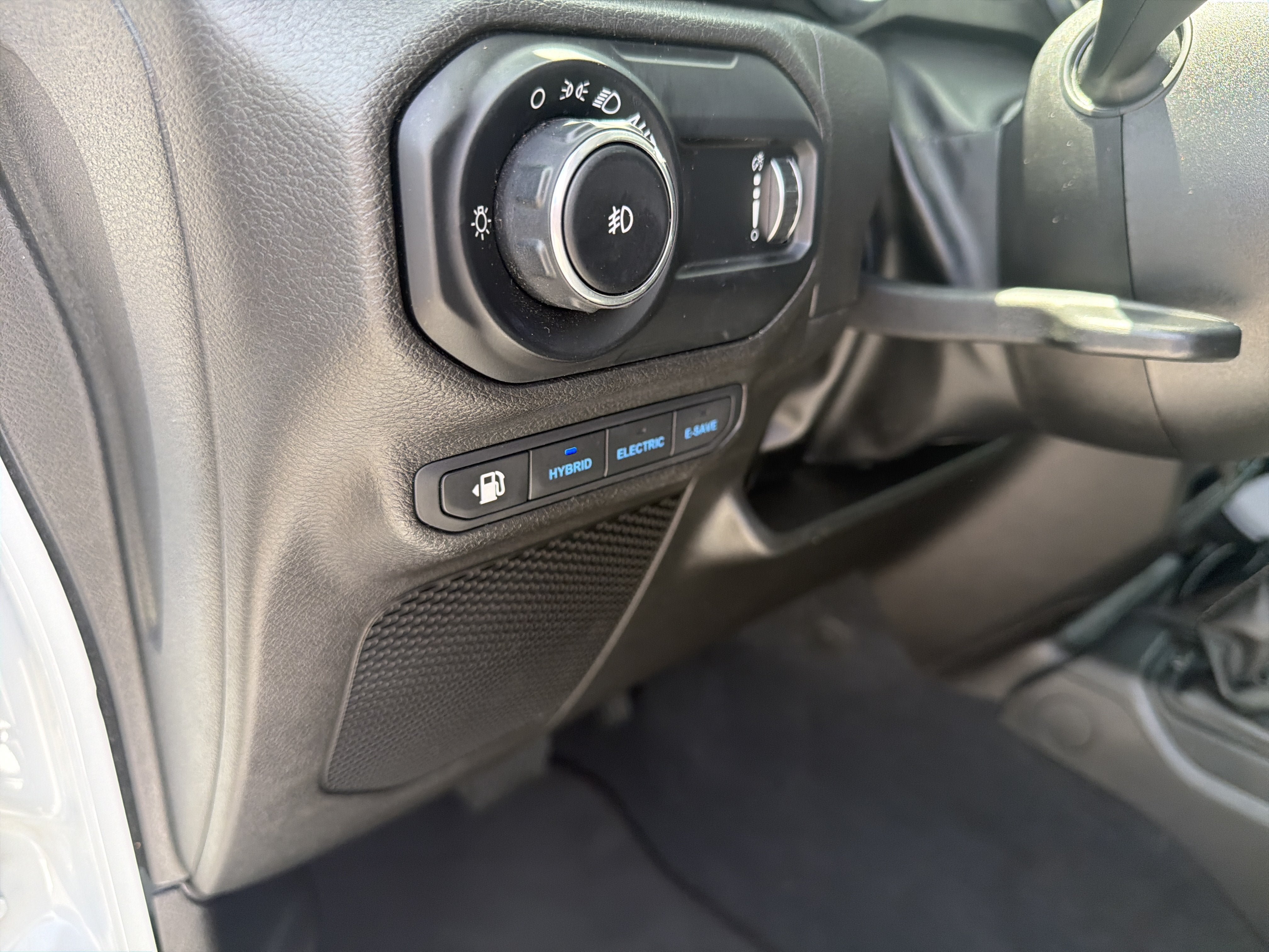 Used 2023 Jeep Wrangler Unlimited Sahara AWD/4WD image 34