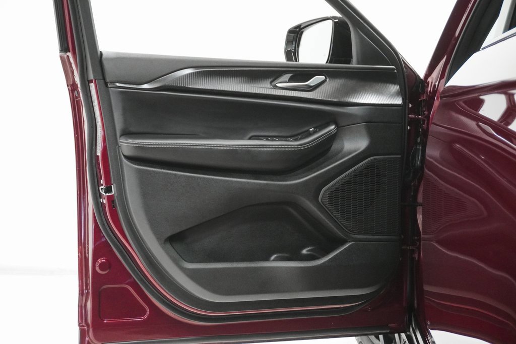 Used 2024 Jeep Grand Cherokee L Laredo image 13