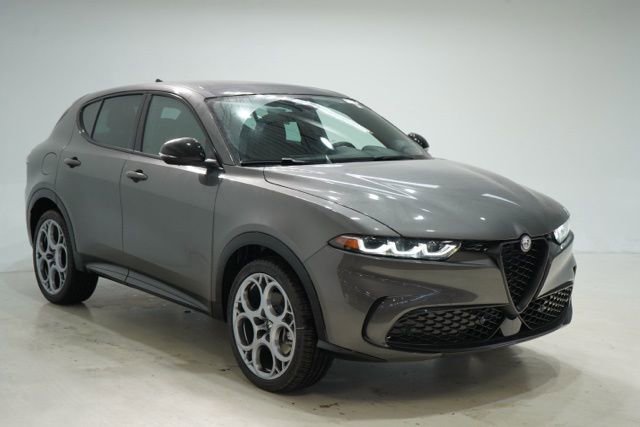 New 2025 Alfa Romeo Tonale w/ Premium Package image 1