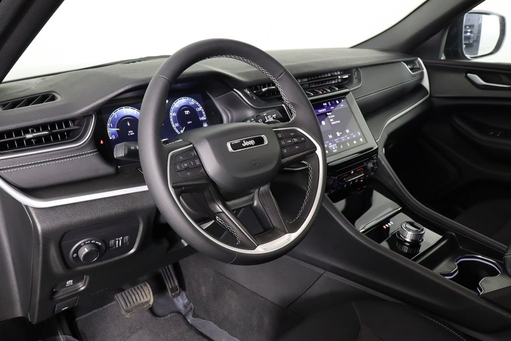 Used 2025 Jeep Grand Cherokee 4WD image 26