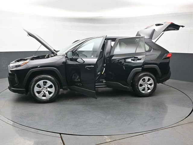 Used 2025 Toyota RAV4 LE AWD/4WD image 43