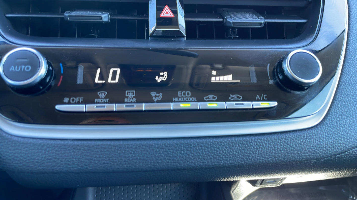 Certified 2025 Toyota Corolla LE FWD image 22