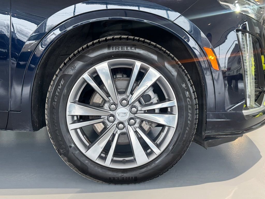 Used 2022 Cadillac XT6 Premium Luxury AWD/4WD image 16