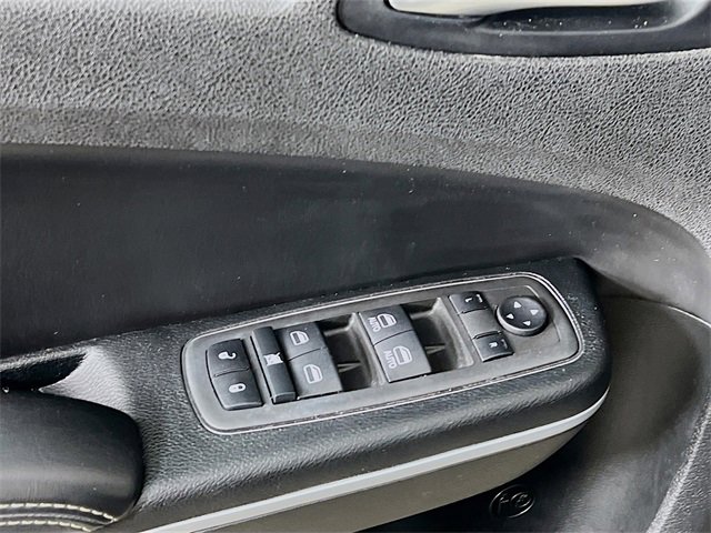 Used 2022 Chrysler 300 S image 9