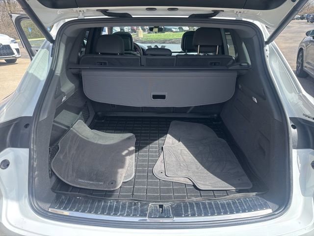 Used 2023 Porsche Cayenne Platinum Edition image 37