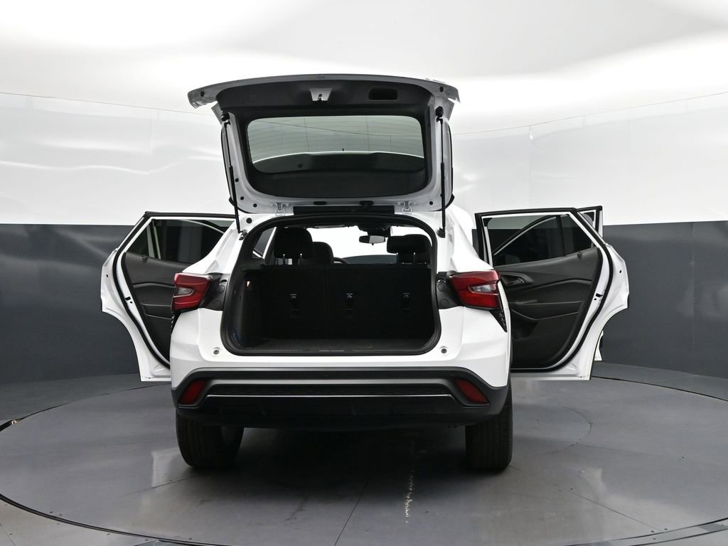 Used 2025 Chevrolet Trax RS w/ Sunroof Package image 50