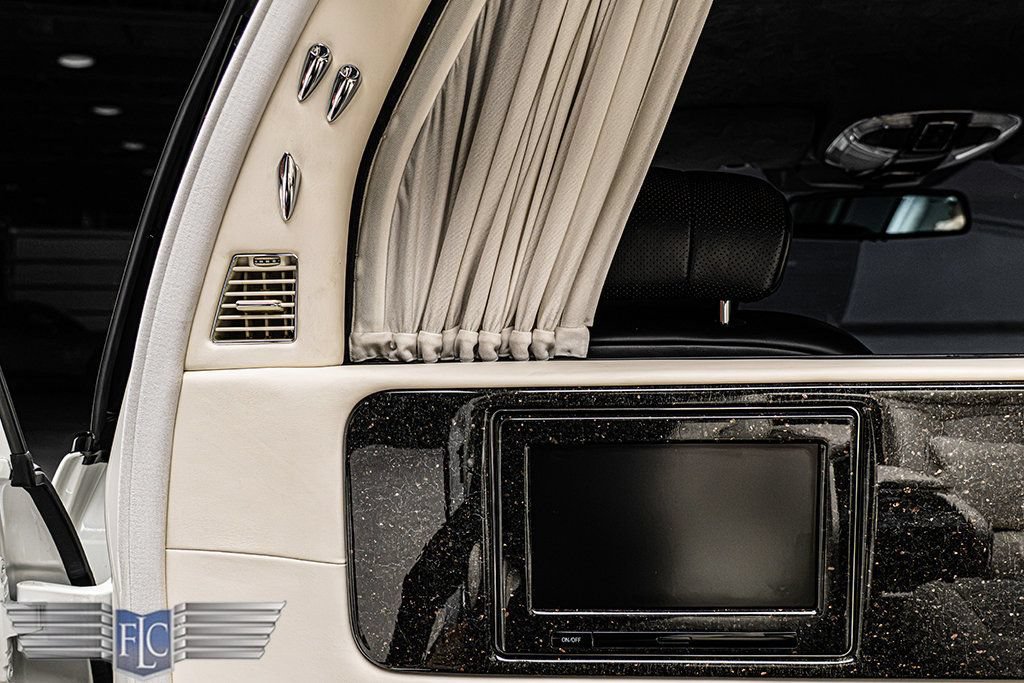 Used 2009 Maybach 62 S RWD image 12