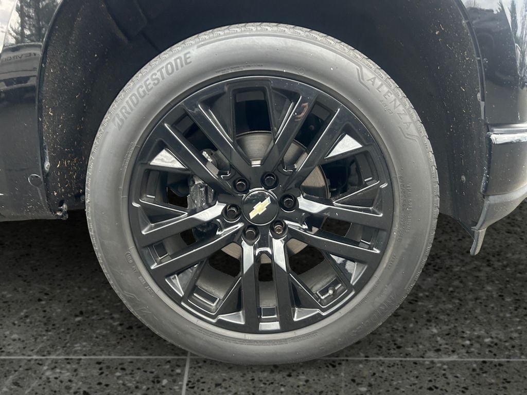 Used 2022 Chevrolet Silverado 1500 High Country w/ Technology Package AWD/4WD image 9
