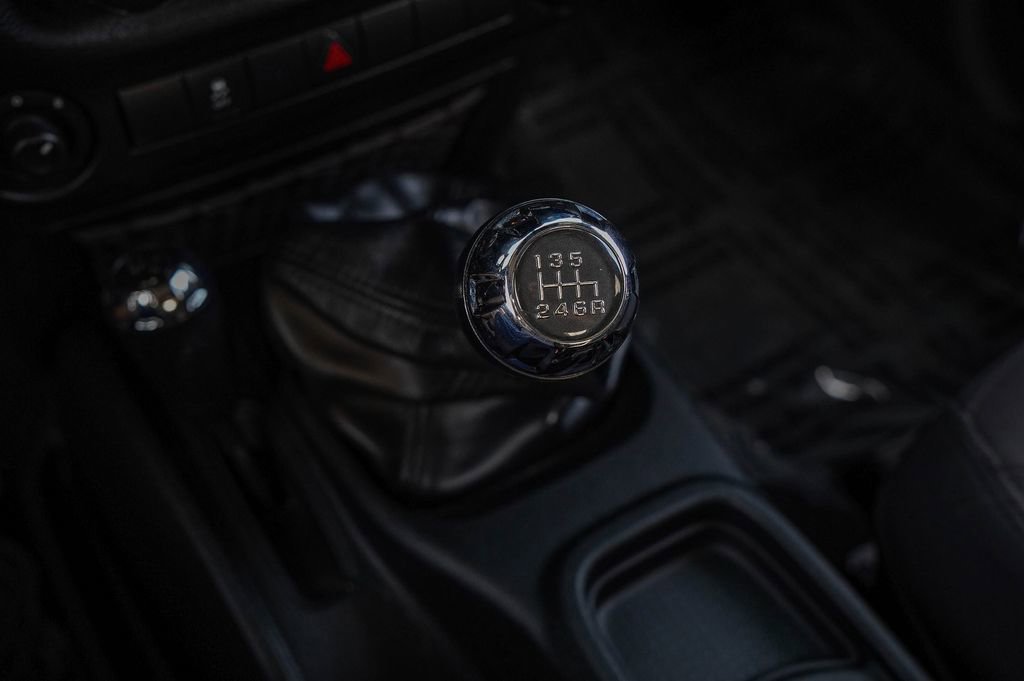 Used 2018 Jeep Wrangler Sport image 28