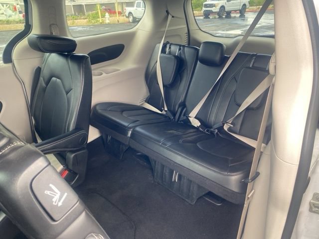 Used 2024 Chrysler Pacifica Touring-L FWD image 14