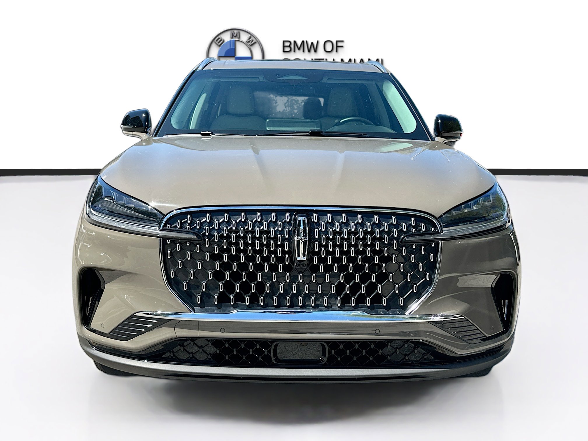 Used 2025 Lincoln Aviator 2WD image 2