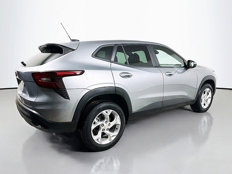 Used 2024 Chevrolet Trax LS w/ LS Convenience Package FWD image 7