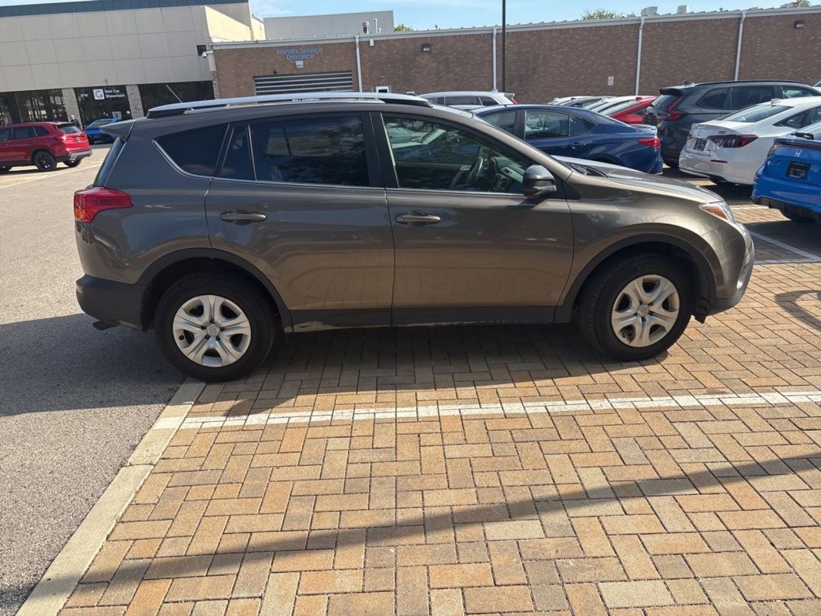 Used 2015 Toyota RAV4 LE AWD/4WD image 5