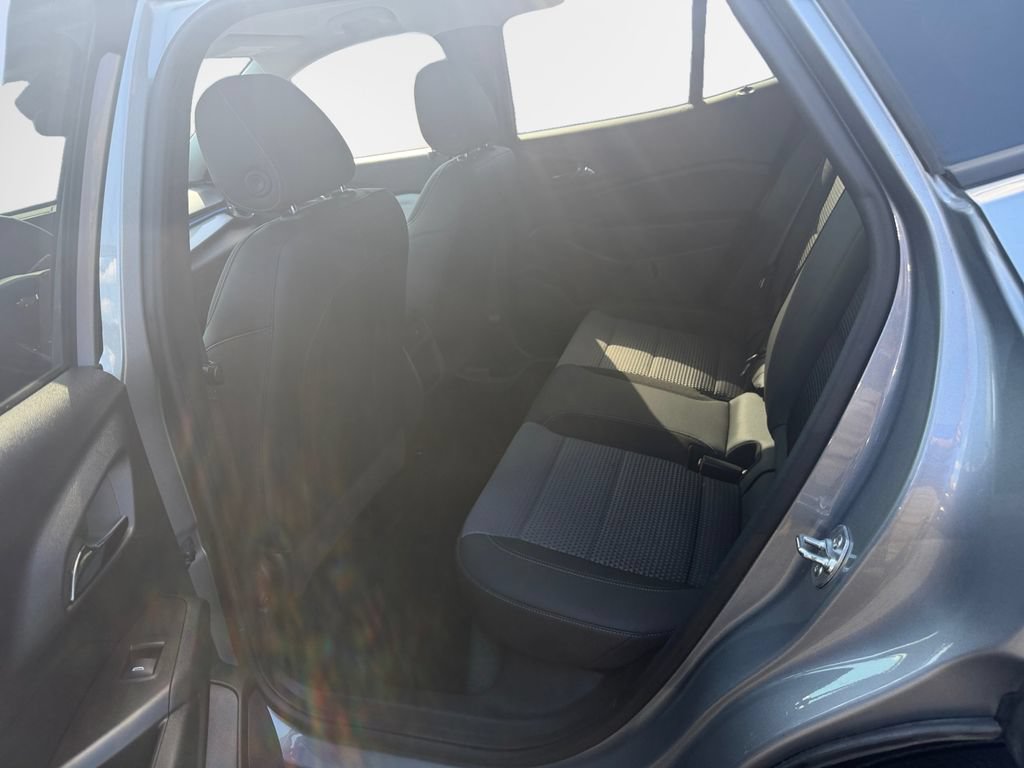Used 2025 Chevrolet Trax LT w/ Driver Confidence Package FWD image 24