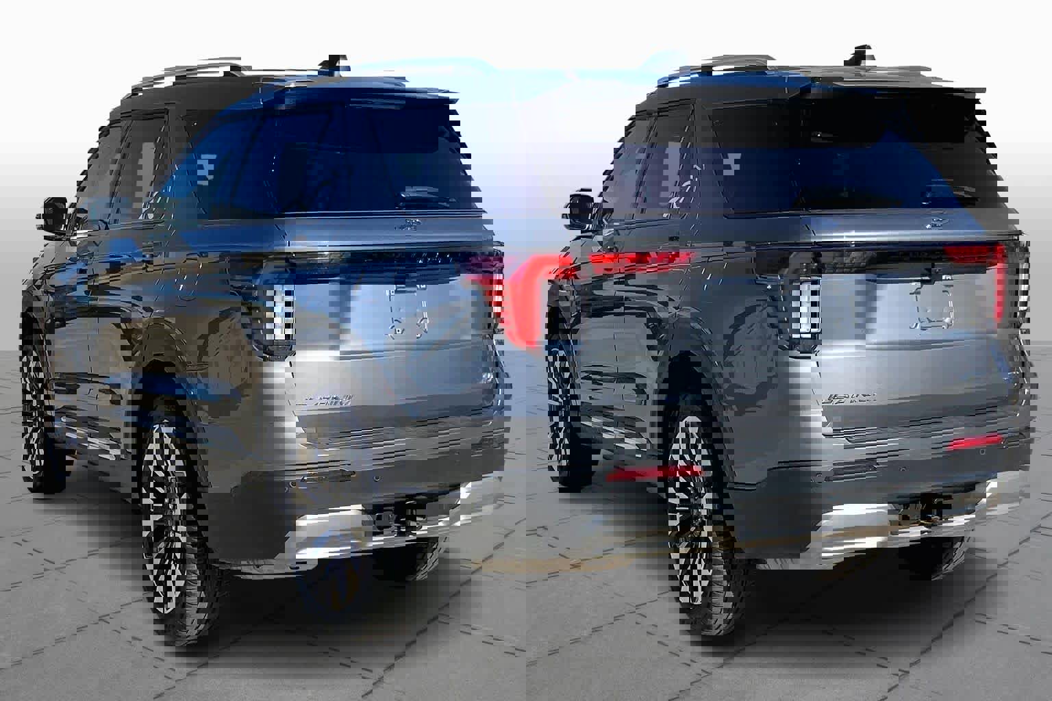 Used 2025 Ford Explorer Platinum w/ LUX Leather Package image 11