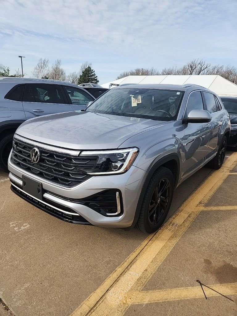 Used 2024 Volkswagen Atlas Cross Sport SEL R-Line image 11