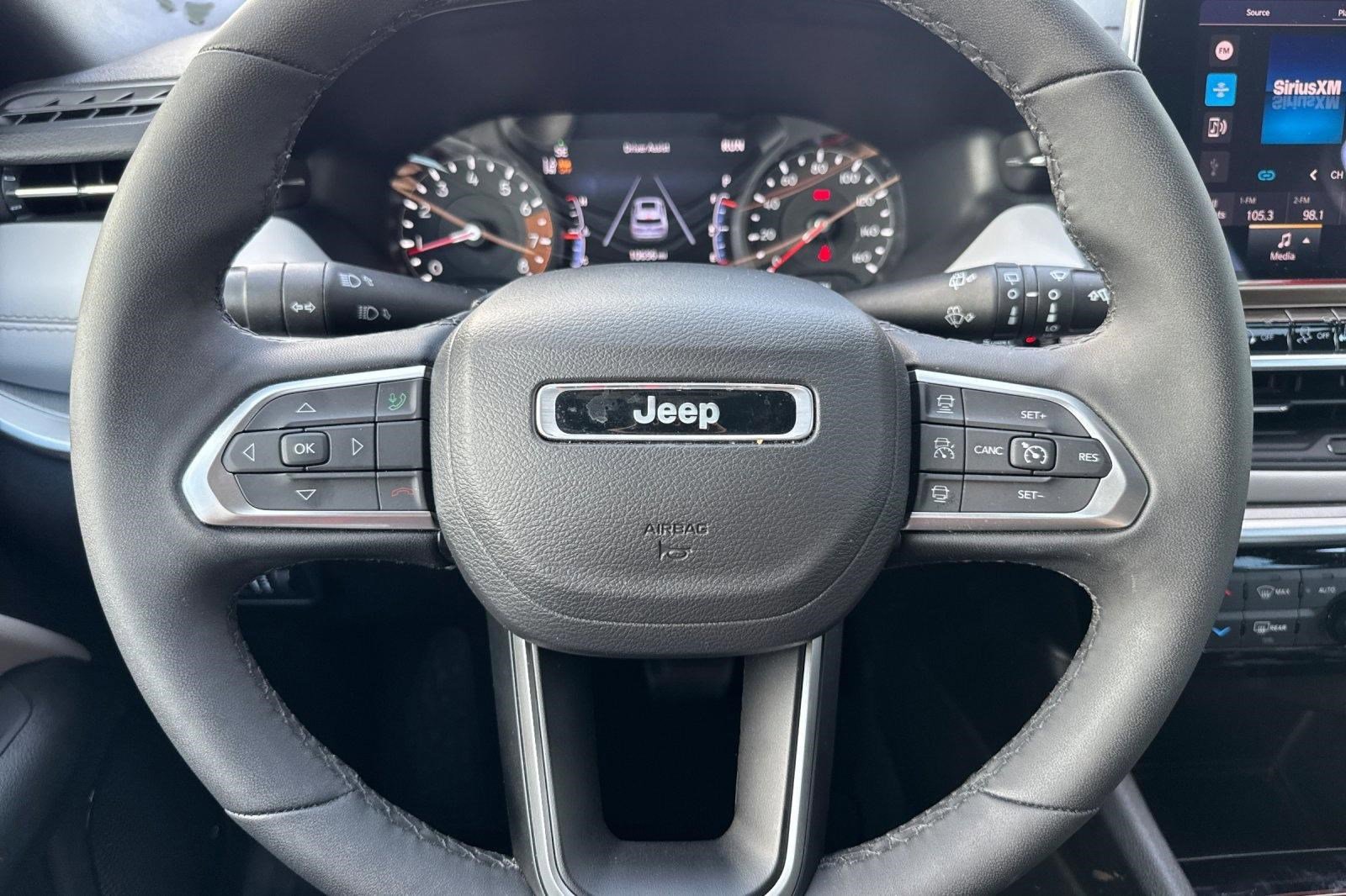 Used 2025 Jeep Compass Limited image 16