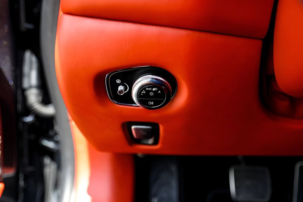 Used 2019 Aston Martin DBS Superleggera RWD image 16
