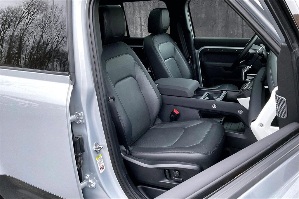 Used 2023 Land Rover Defender 110 X-Dynamic SE image 29
