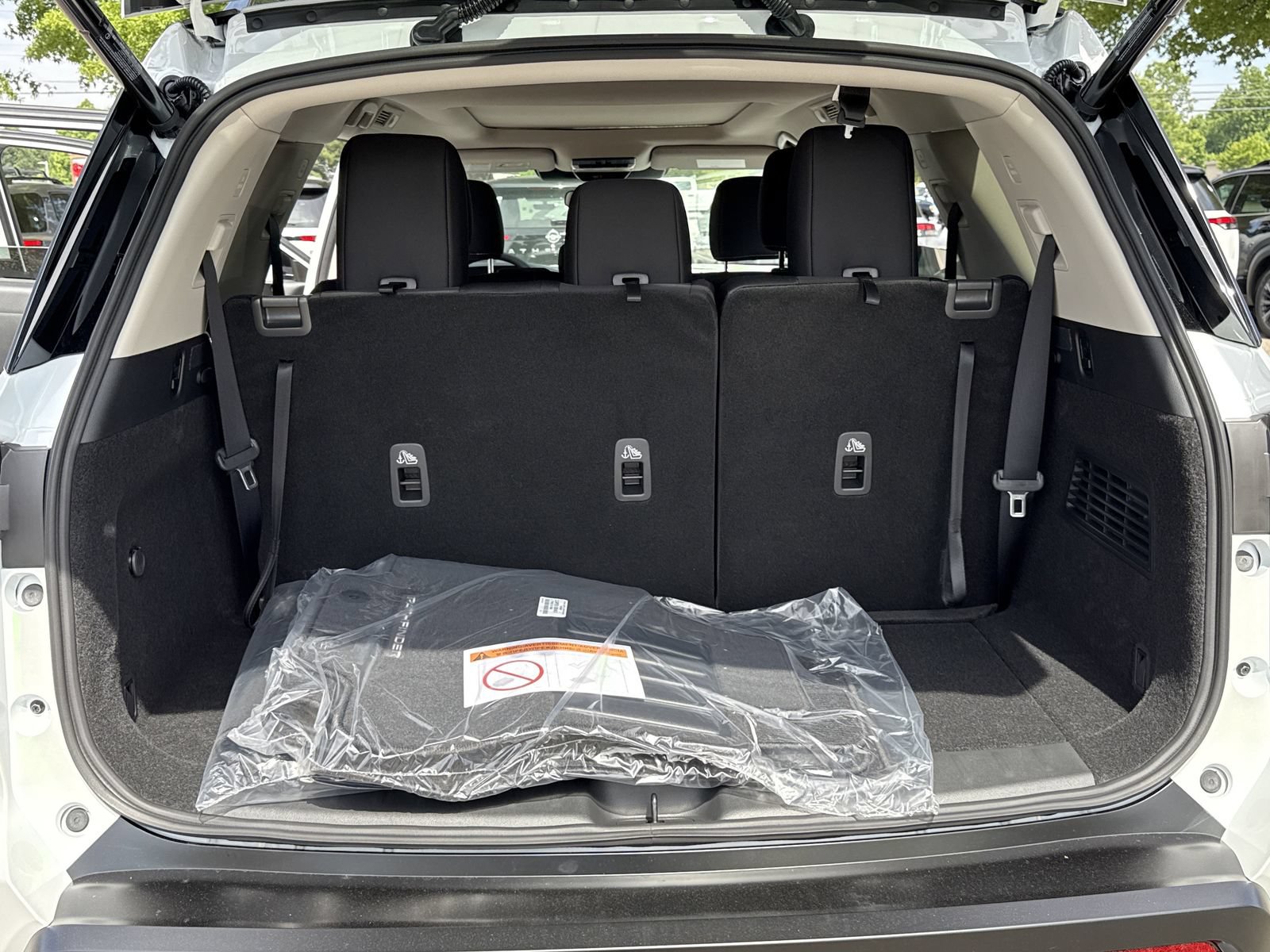New 2026 Nissan Pathfinder SV w/ SV Premium Package FWD image 20