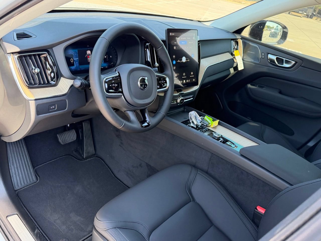 New 2027 Volvo XC60 B5 Plus AWD/4WD image 10