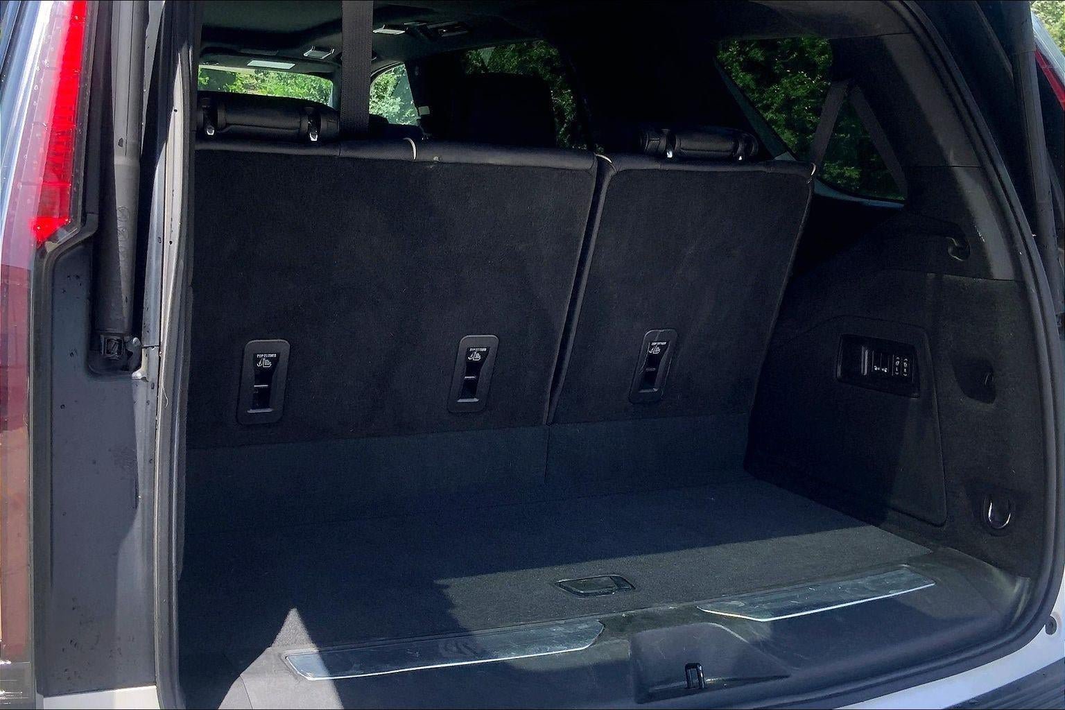 Certified 2022 Cadillac Escalade Sport Platinum w/ Heavy-Duty Trailer Package AWD/4WD image 4