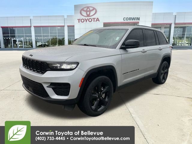 Used 2023 Jeep Grand Cherokee Altitude AWD/4WD image 12