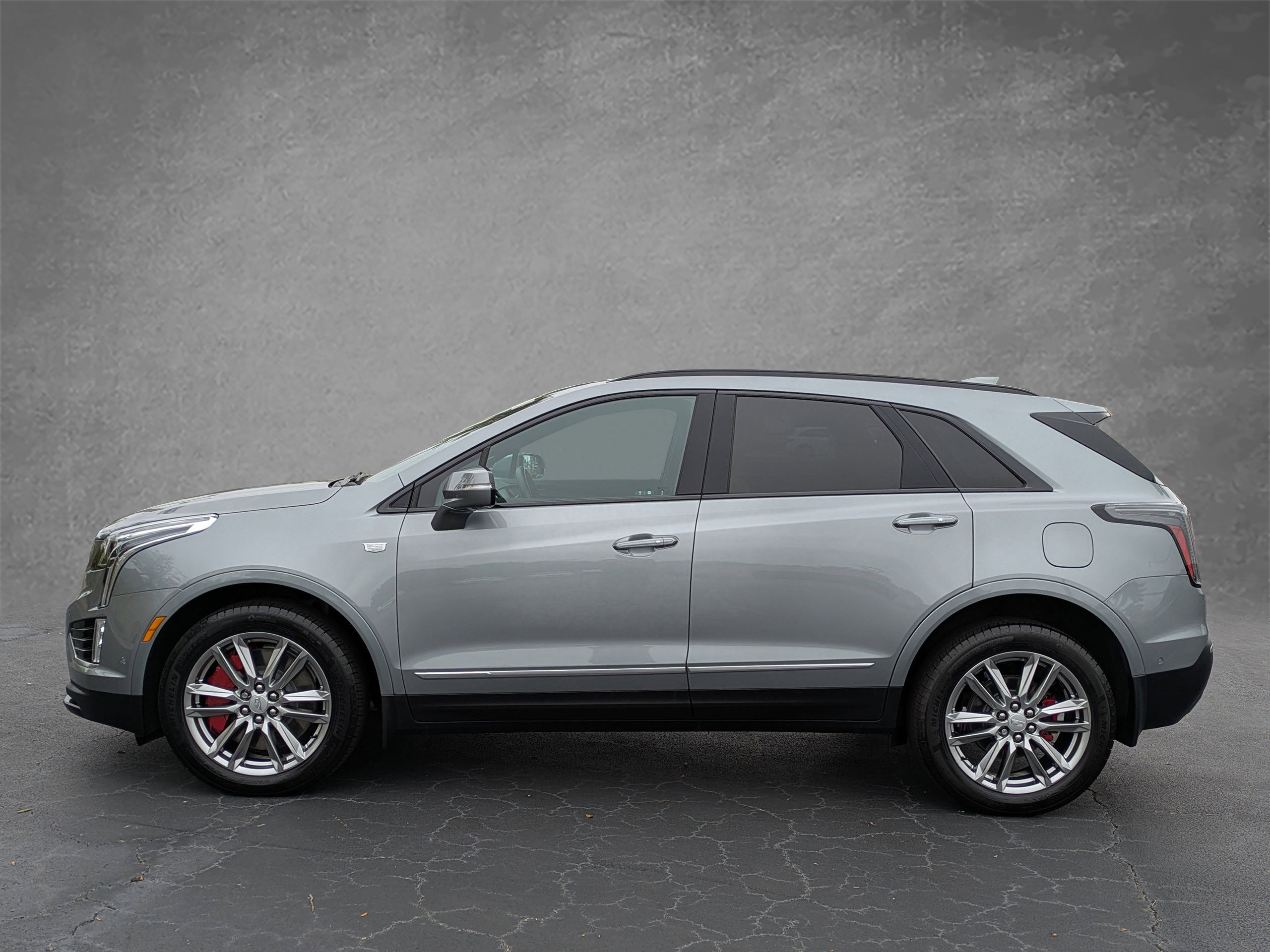 Certified 2023 Cadillac XT5 Sportv w/ Technology Package image 3