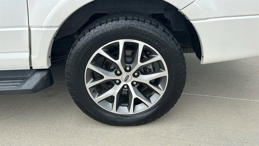 Used 2017 Ford Expedition EL XLT w/ Equipment Group 202A RWD image 17