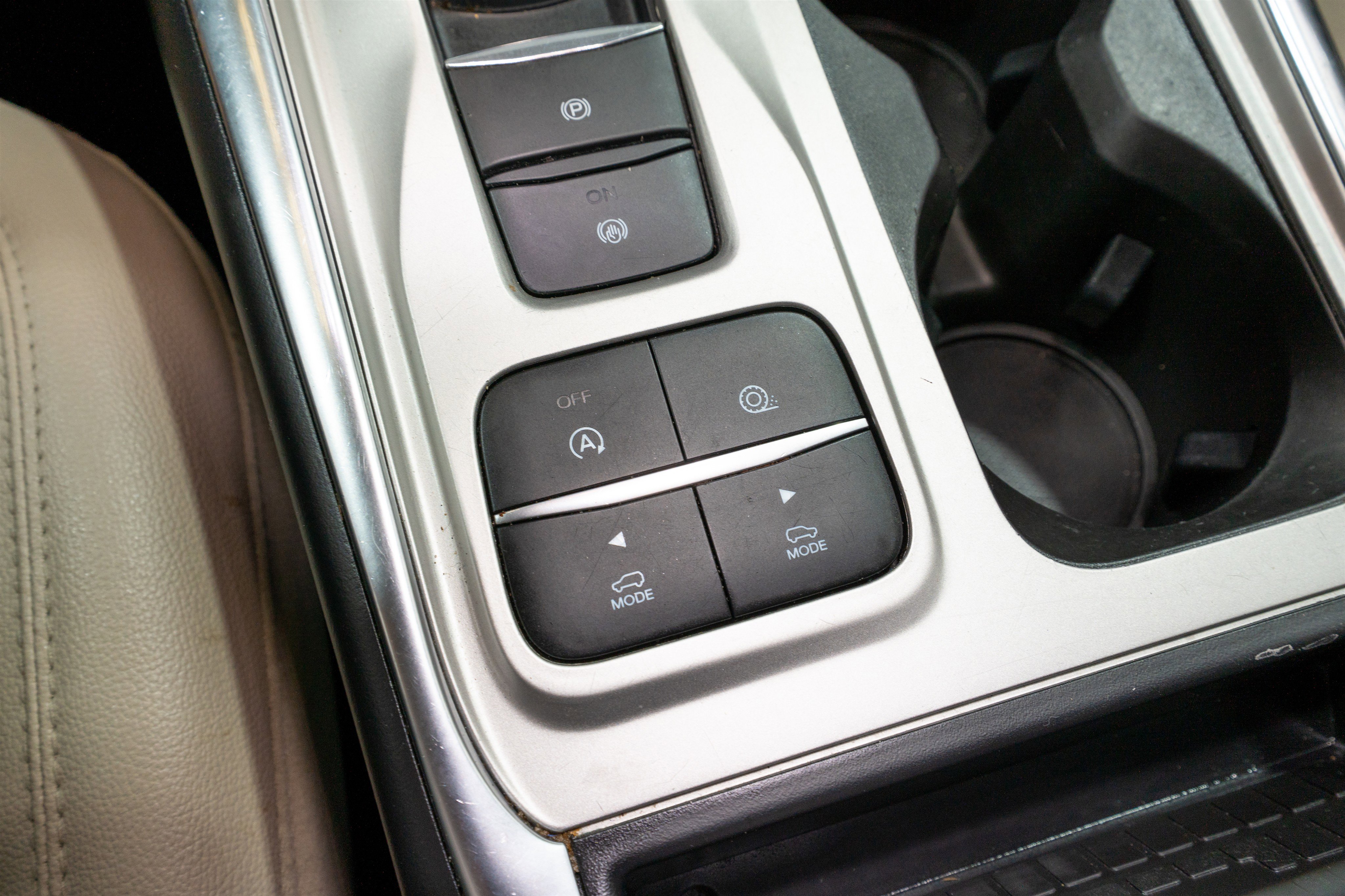 Used 2022 Ford Explorer Limited w/ Equipment Group 301A image 25