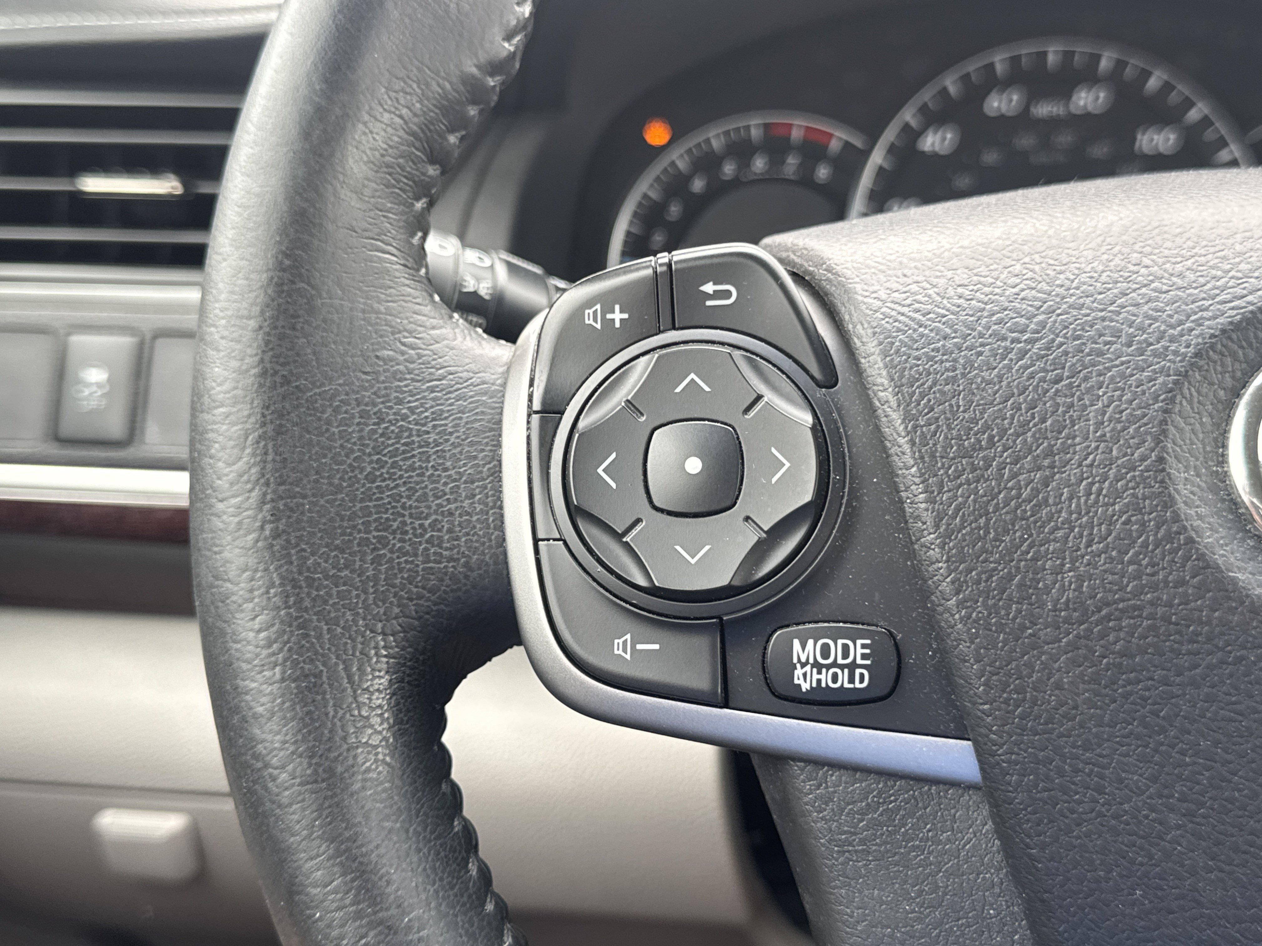 Used 2014 Toyota Camry XLE w/ Convenience Package image 14