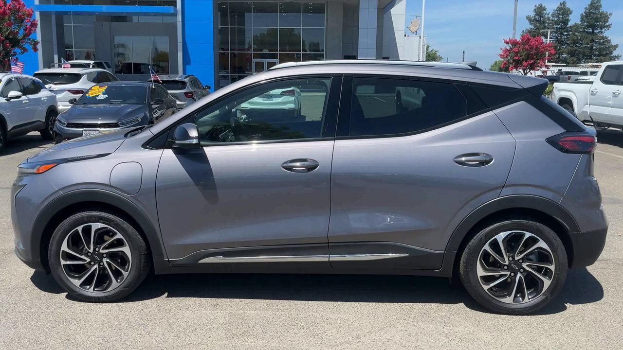 Used 2023 Chevrolet Bolt EUV Premier FWD image 4