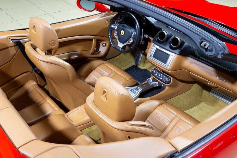 Used 2010 Ferrari California RWD image 56