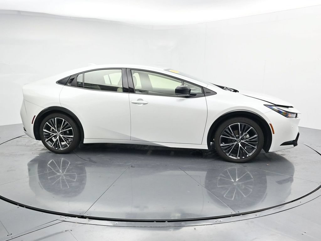 Used 2024 Toyota Prius XLE FWD image 9