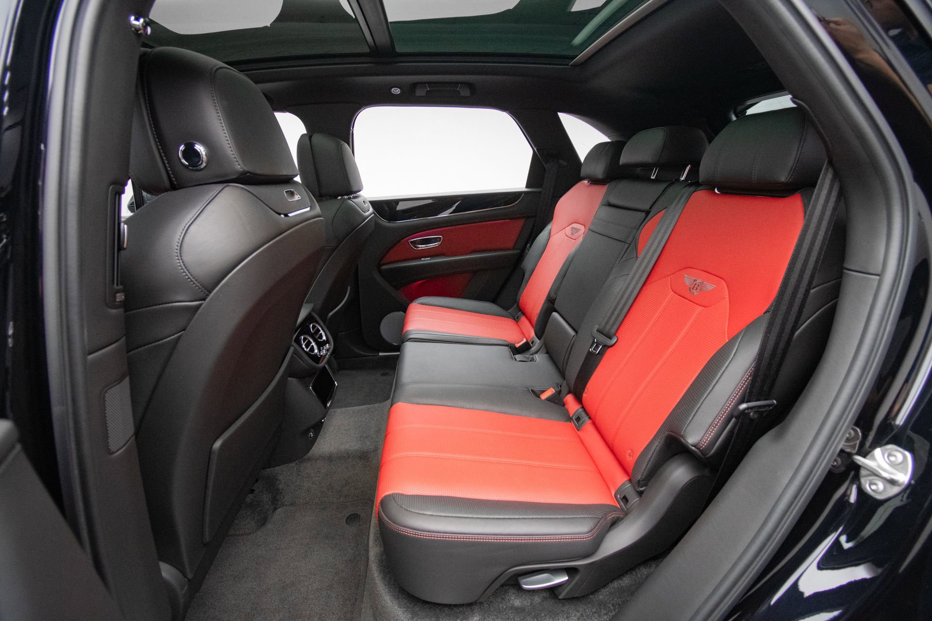 Used 2022 Bentley Bentayga AWD/4WD image 26