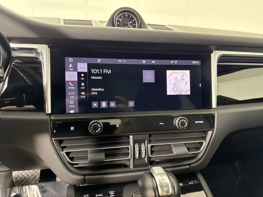 Certified 2022 Porsche Macan S AWD/4WD image 28