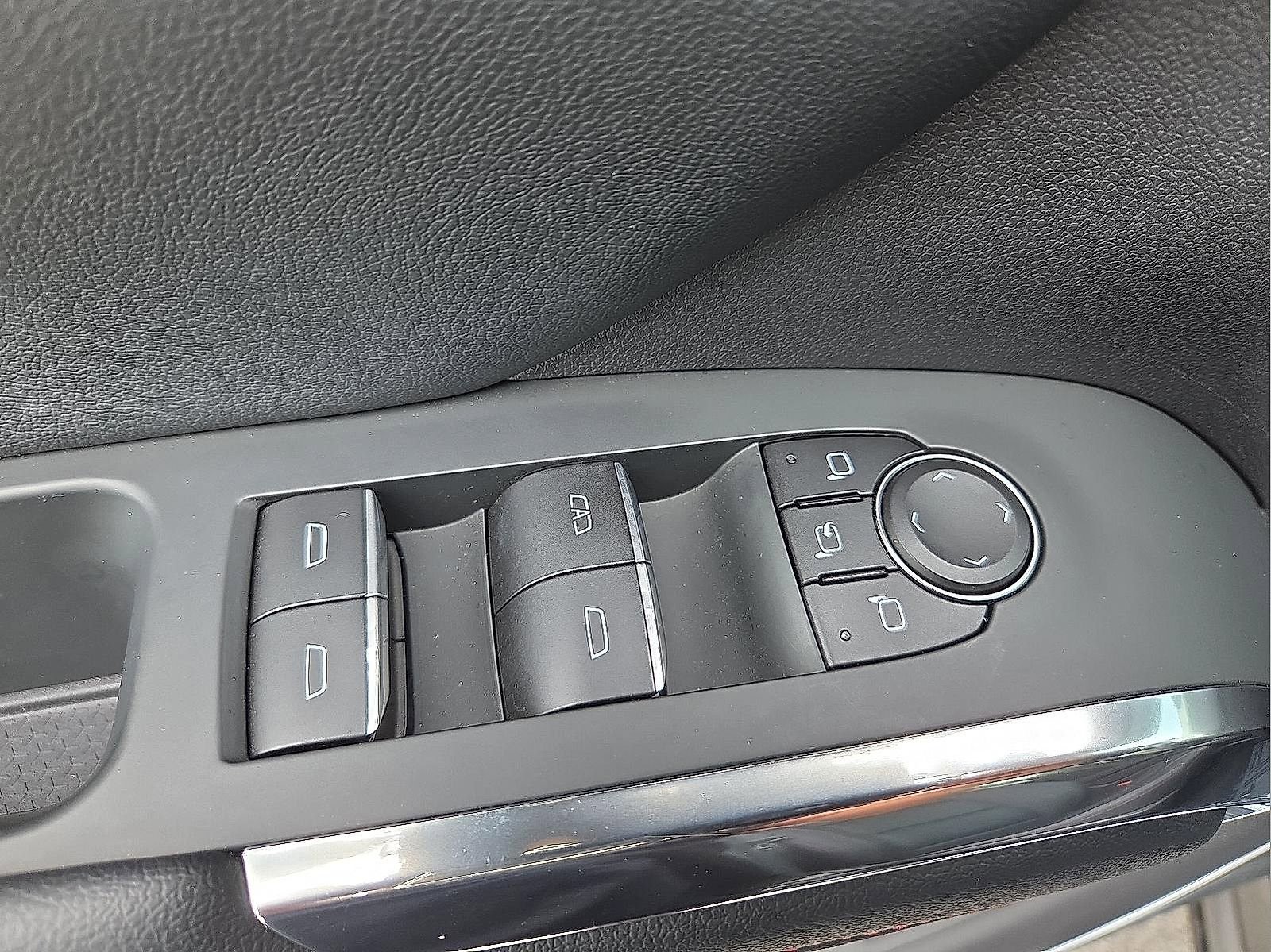 Used 2026 Chevrolet Traverse RS FWD image 16