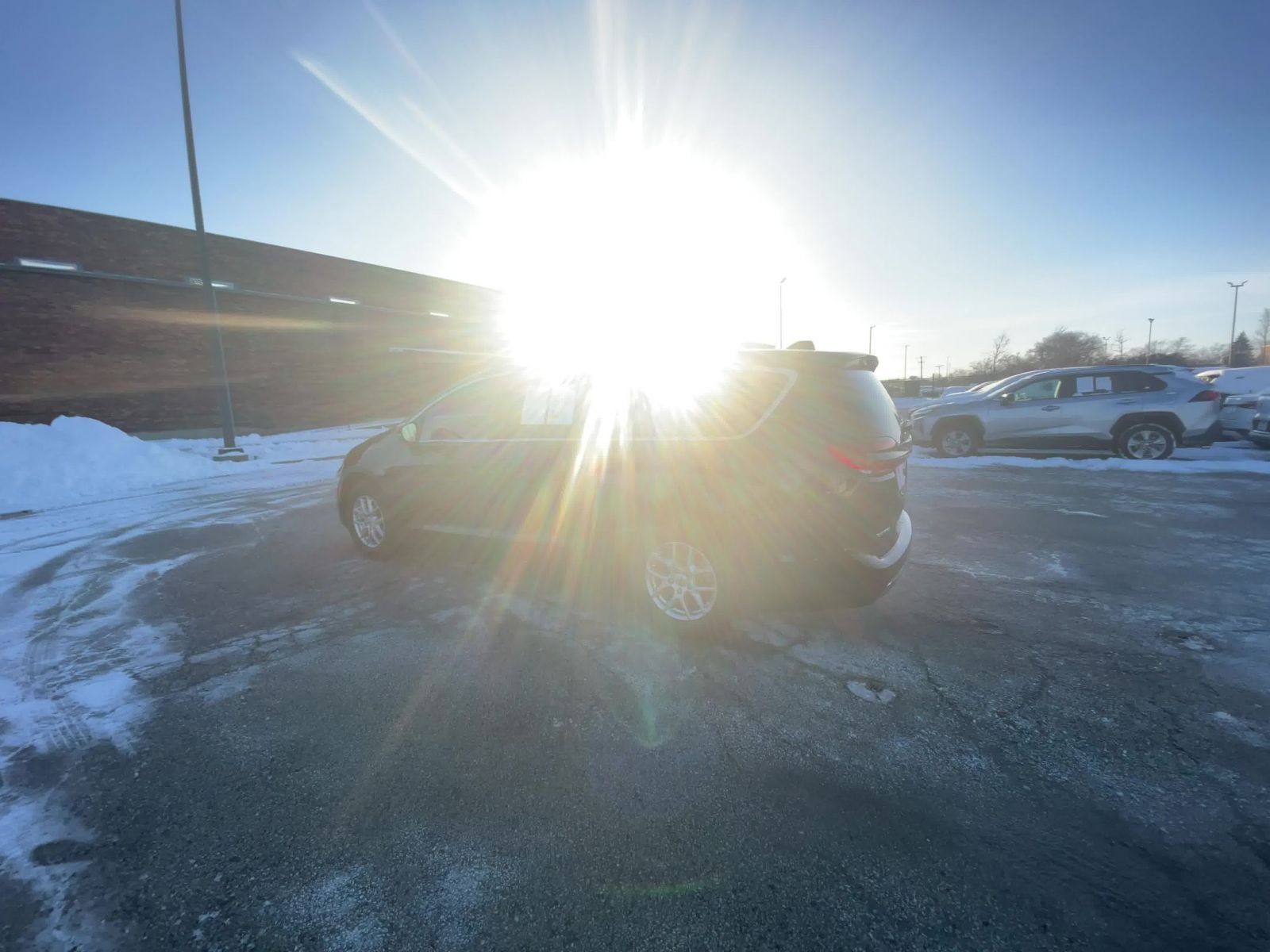 Used 2025 Chrysler Pacifica Select image 16