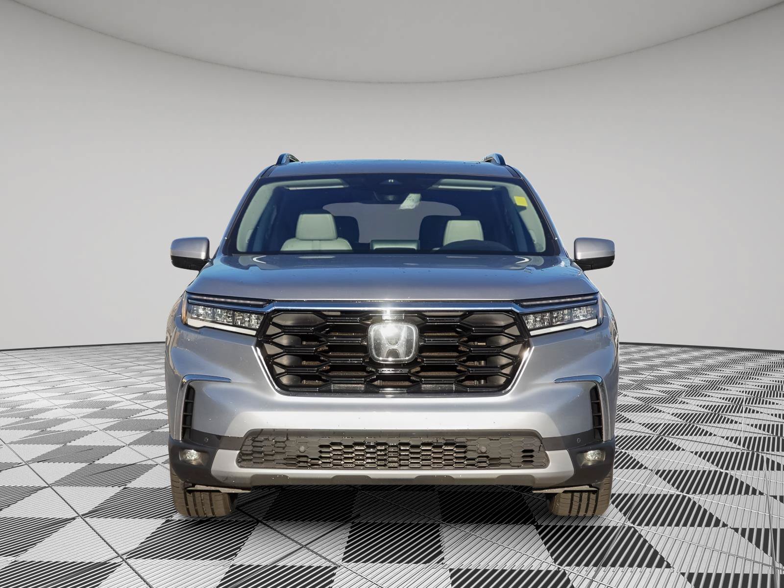 Used 2024 Honda Pilot Touring image 2