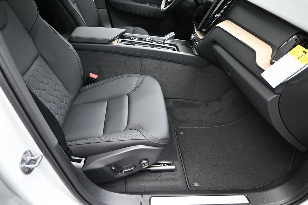 New 2026 Volvo XC60 B5 Core AWD/4WD image 20