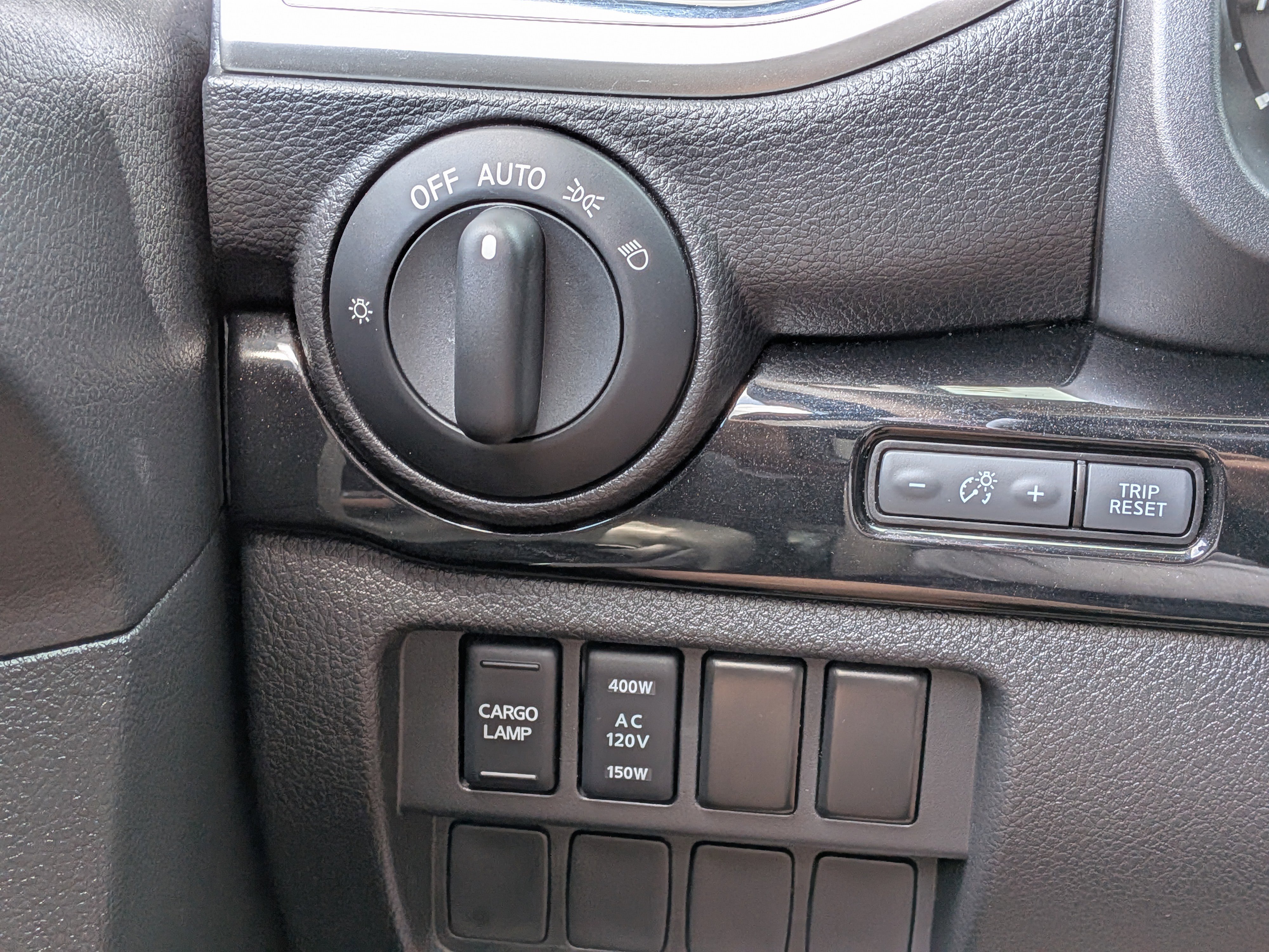 Used 2021 Nissan Titan SV w/ SV Convenience Package image 23