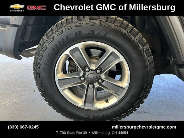 Used 2020 Jeep Wrangler Unlimited Sahara w/ Dual Top Group AWD/4WD image 15