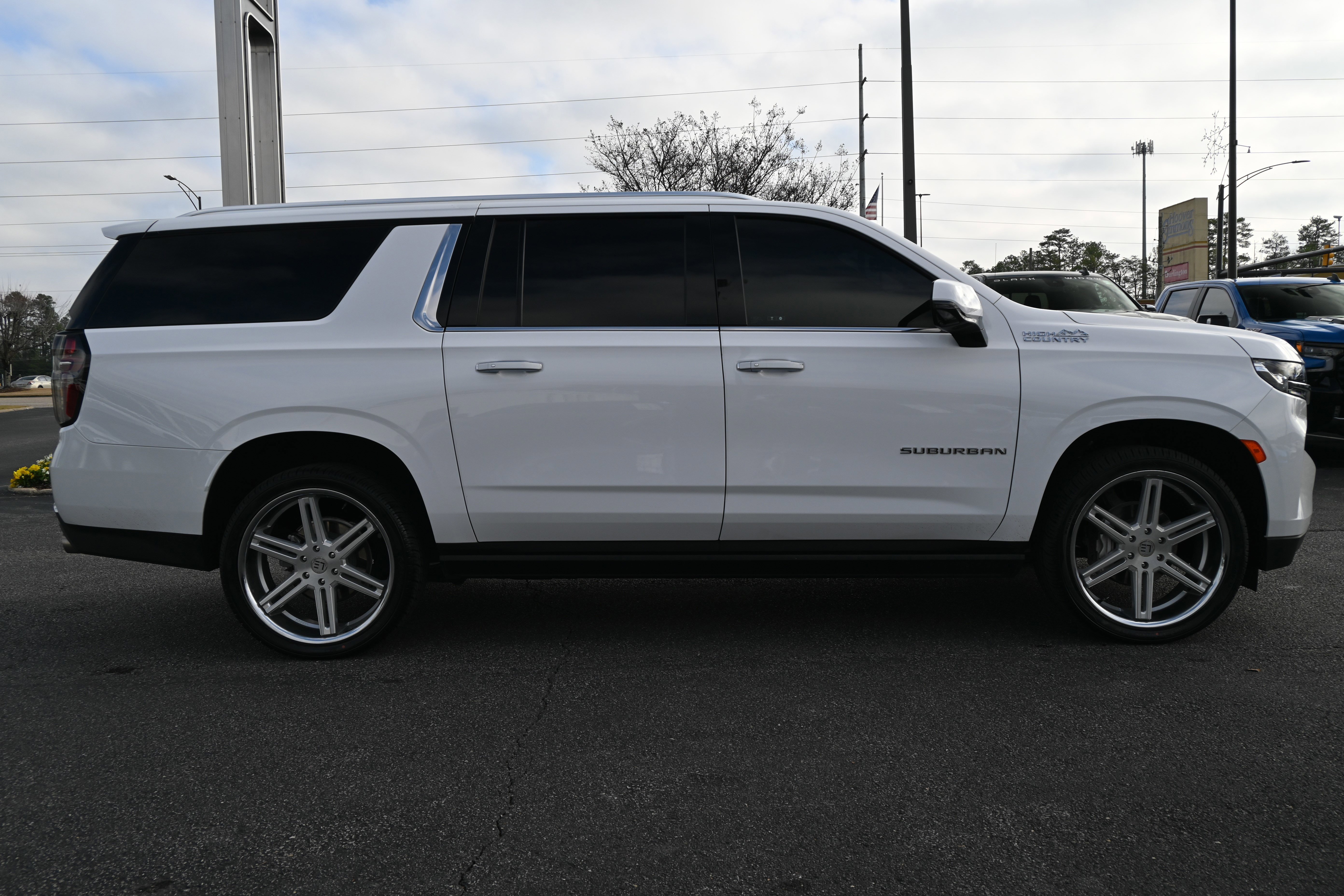 Used 2024 Chevrolet Suburban High Country image 13