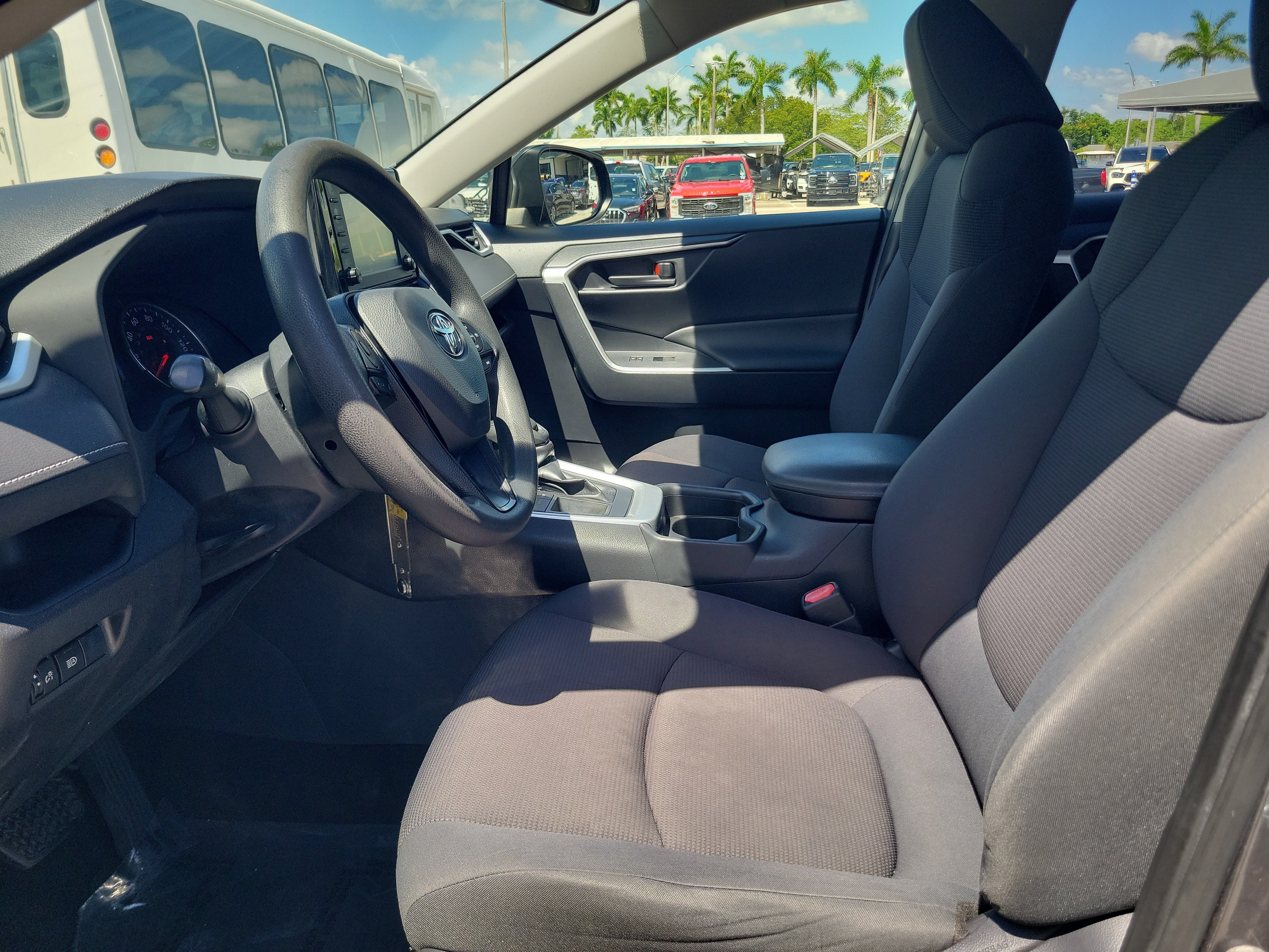 Used 2019 Toyota RAV4 LE FWD image 11