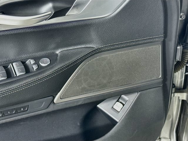 Used 2022 BMW 740i w/ M Sport Package RWD image 21