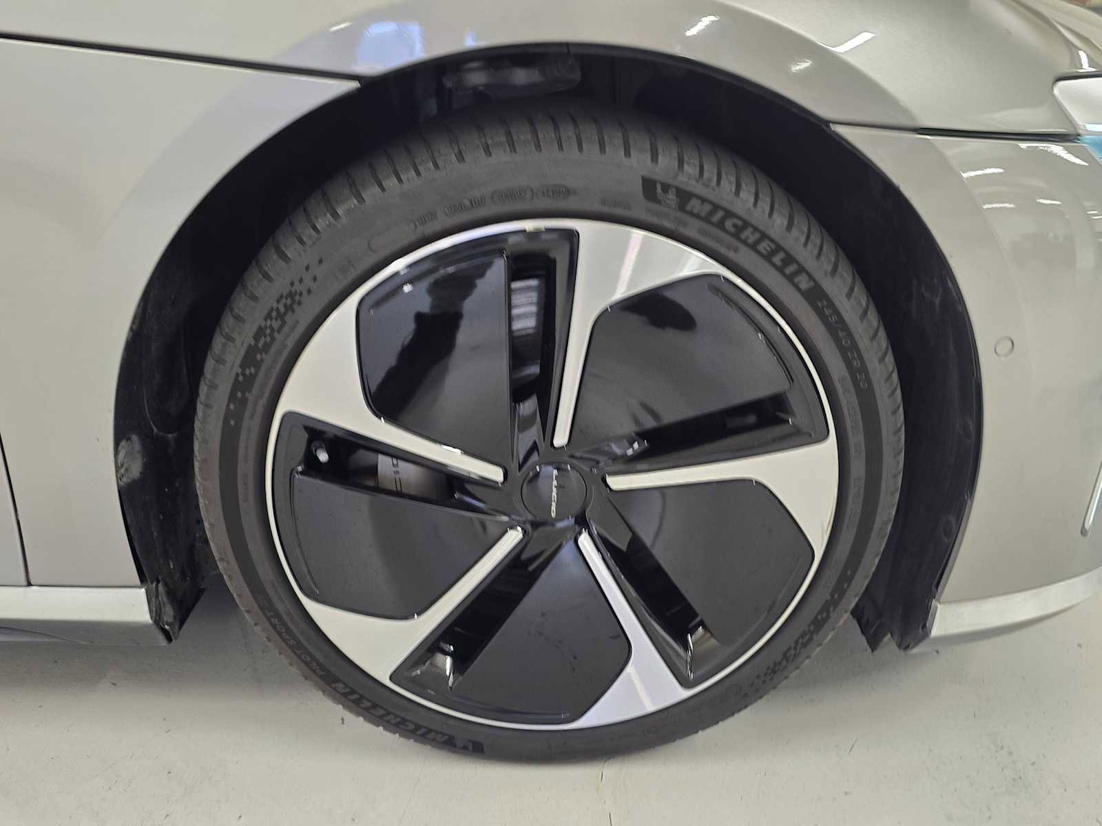 Used 2023 Lucid Air Touring image 9