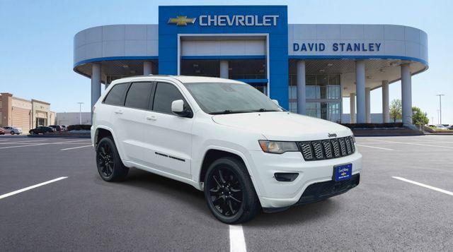 Used 2022 Jeep Grand Cherokee Laredo X RWD image 2